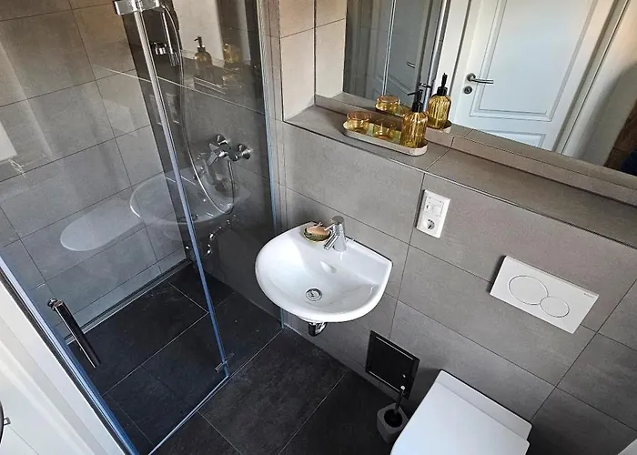 2 Nahe Blauen Wunder *