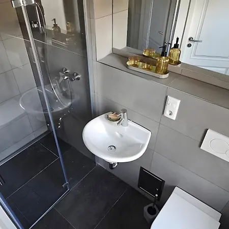 2 Nahe Blauen Wunder Apartment *