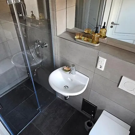 2 Nahe Blauen Wunder *